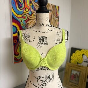 Like new. Cacique lightly lined Tshirt bra